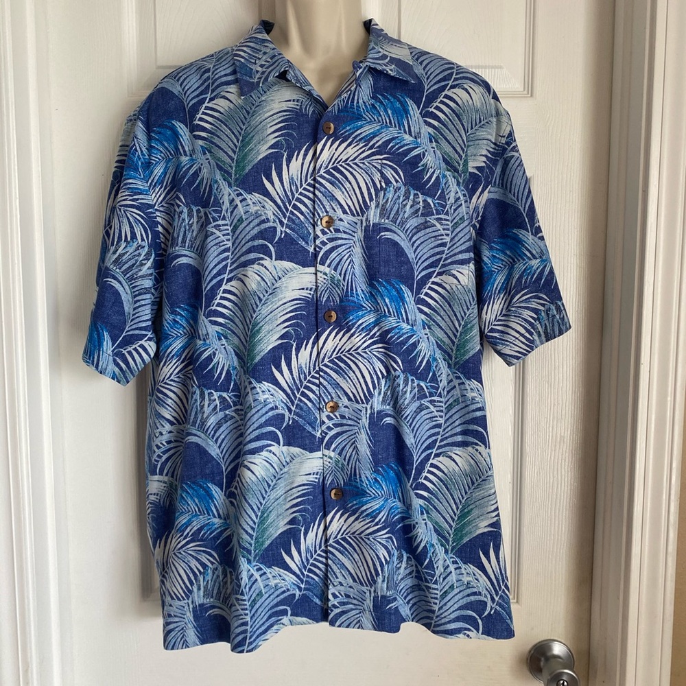 Tommy Bahama Blue silk shirt size L
